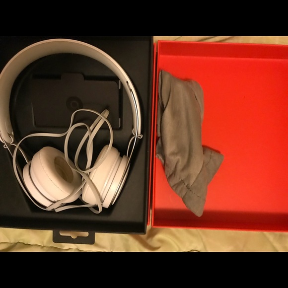 Beats by Dre - Picture 5 of 8